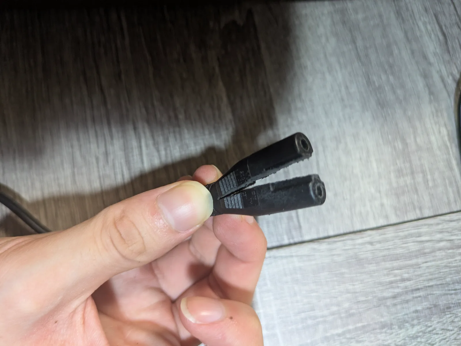 市販品をもとに用意したJP8-431用の電源コード