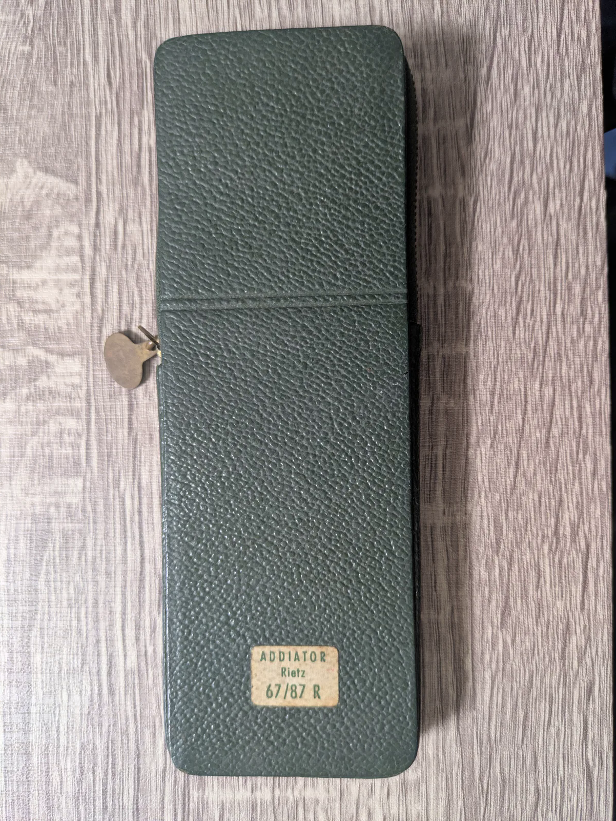 Faber-Castell 67/87 R専用ケースの裏側