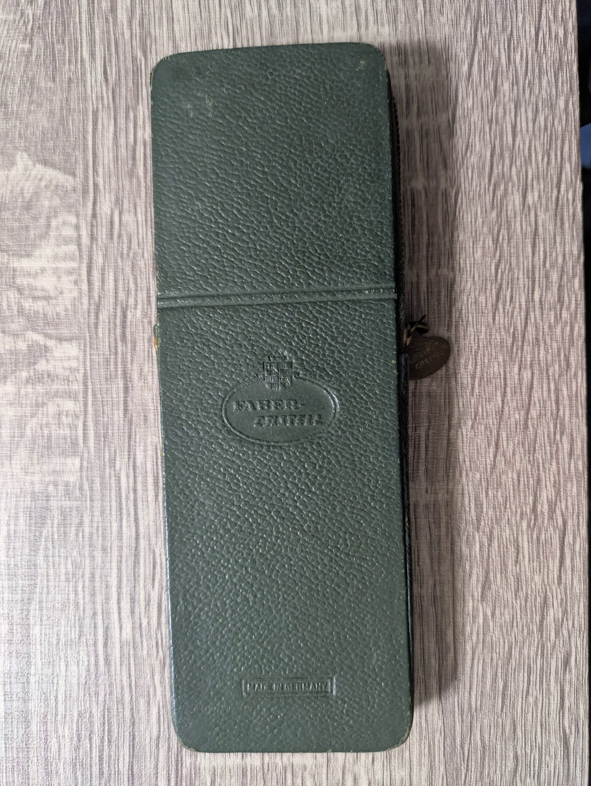 Faber-Castell 67/87 R専用ケースの表側