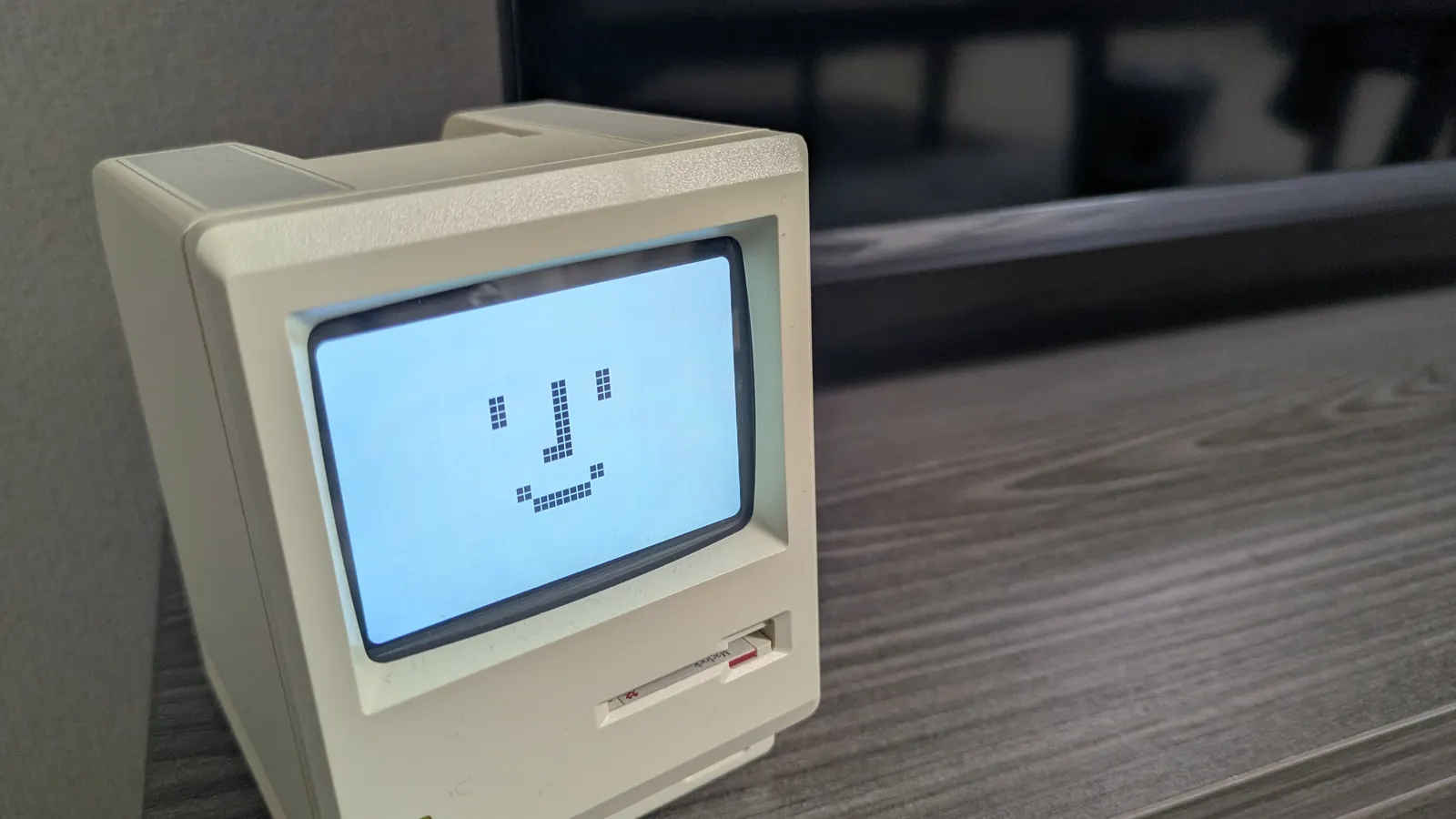 【レビュー】Maclock 初代Macintosh風デザインのレトロなデジタル時計