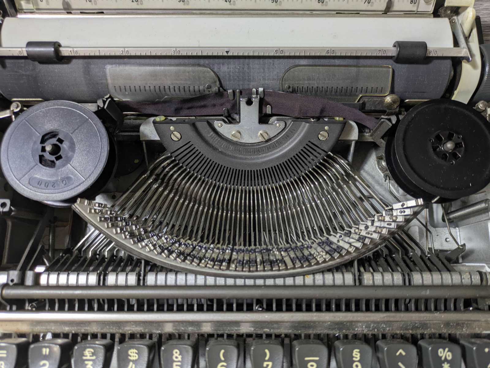 ケースを開けたOLYMPIA Travellerの内部